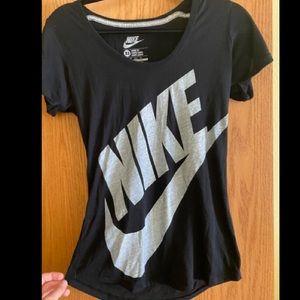 Nike women’s loose cut t-shirt